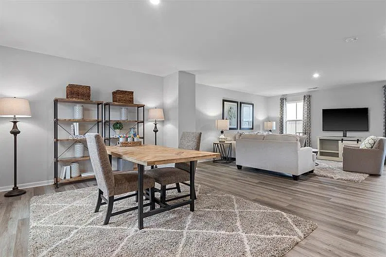 8005 Mulberry Glen Ln — Photo 4