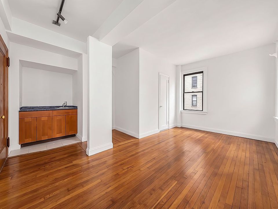 2nd image of 35 E 30th St APT 5D