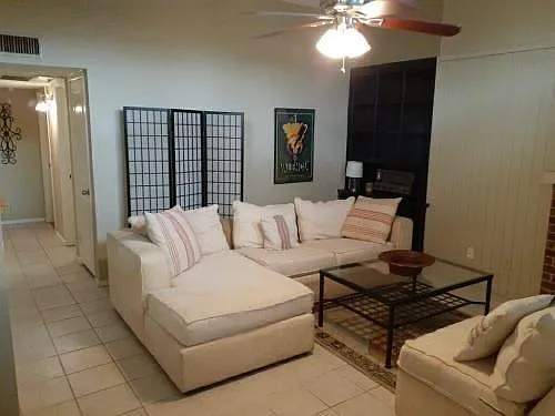 4 bed, 2090 sqft, $4,800 — Photo 2