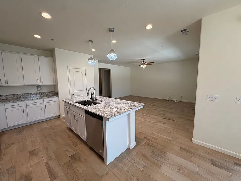 2026 Sherbrook Ave — Photo 5