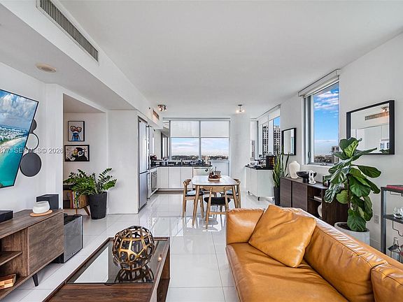 2nd image of 92 SW 3rd St APT 2710