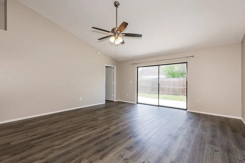 4 bed, 2.0 bath, 1592 sqft, $2,250 — Photo 3
