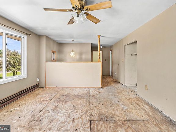 4th image of 6998 Headley Ct