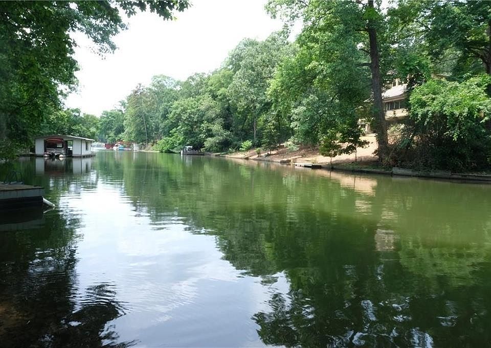 1st image of 640 Lakeshore Dr