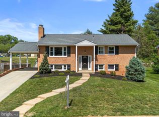 7530 Fairwood Ln, Falls Church, VA 22046