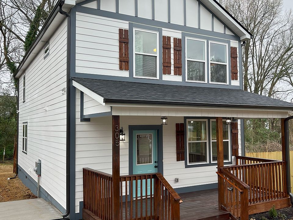 Front of home with parking pad (during winter)