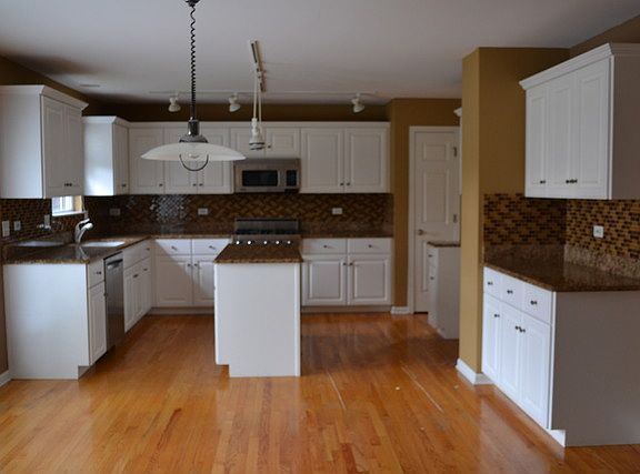 5th image of 3412 Parliament Ln