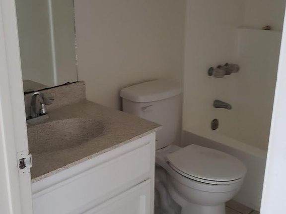 5th image of 1927 E Hampton Ave Unit 236