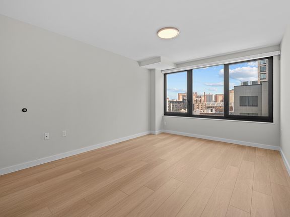 5th image of 2905 W 17th St #6H