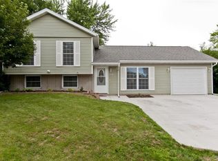 3804 Pine Wood Dr NE, Cedar Rapids, IA 52402
