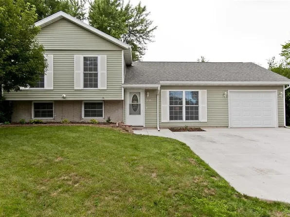 3804 Pine Wood Dr NE, Cedar Rapids, IA 52402
