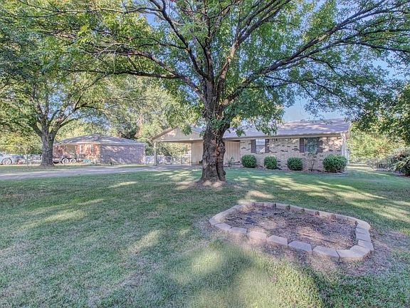 2nd image of 607 Meadow Cir