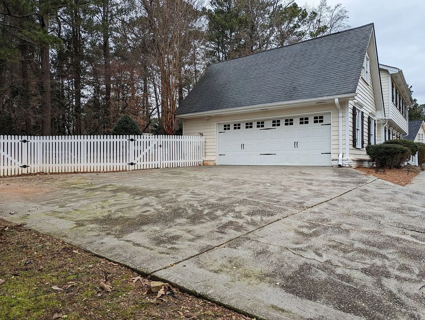 Charming home in sought after Kings Cove community | 4 BR 2.5 BA — Photo 3