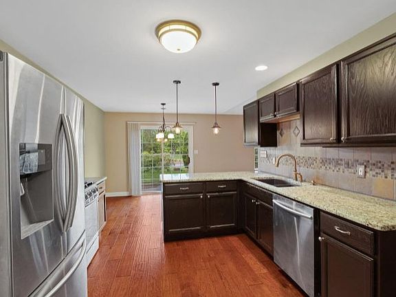5th image of 955 Easy St Unit B