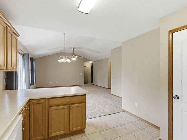 1215 S 14th Ave — Photo 14