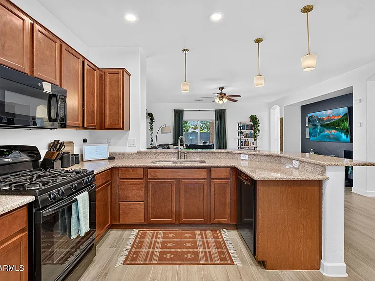 823 W Witt Ave — Photo 4