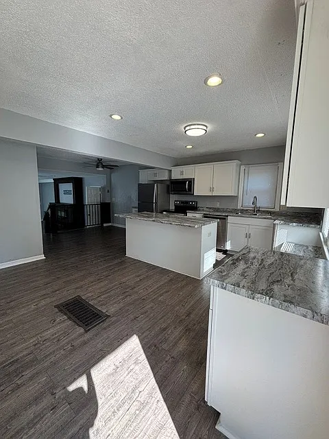 3 bed, 1212 sqft, $1,695 — Photo 4