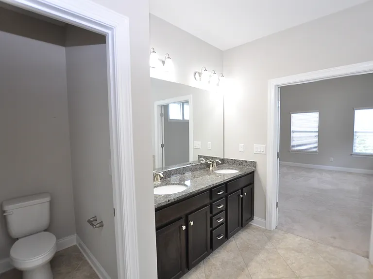 1004 Sterling Dr — Photo 16
