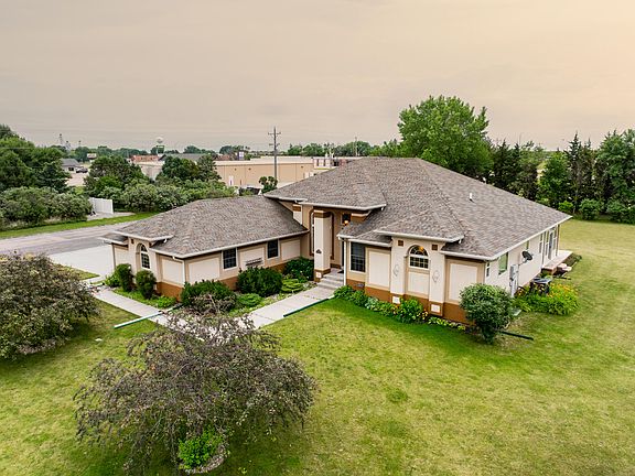 2nd image of 901 Estates Dr