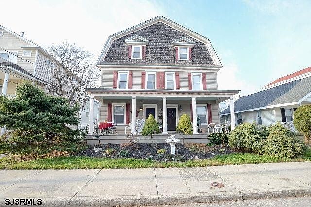 1st image of 744 Moore Ave