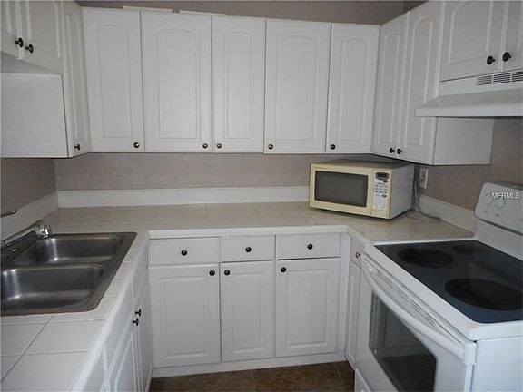 3rd image of 3437 Normandy Dr