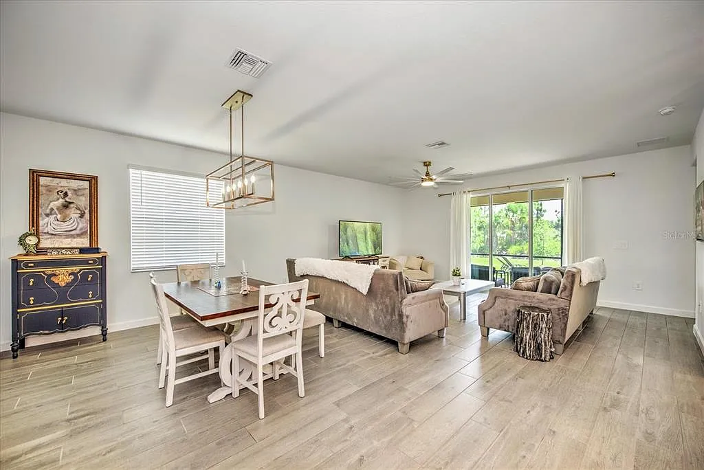 4 bed, 3.0 bath, 2032 sqft, $2,800 — Photo 4