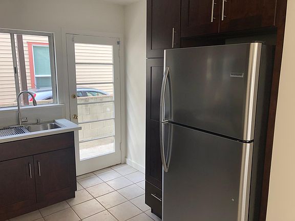 5th image of 947 Thomas Ave