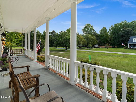 4th image of 305 Fox Ridge Road