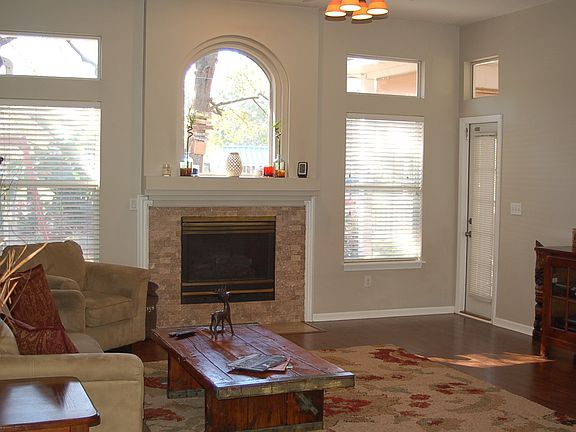 3rd image of 601 Pineland Ln