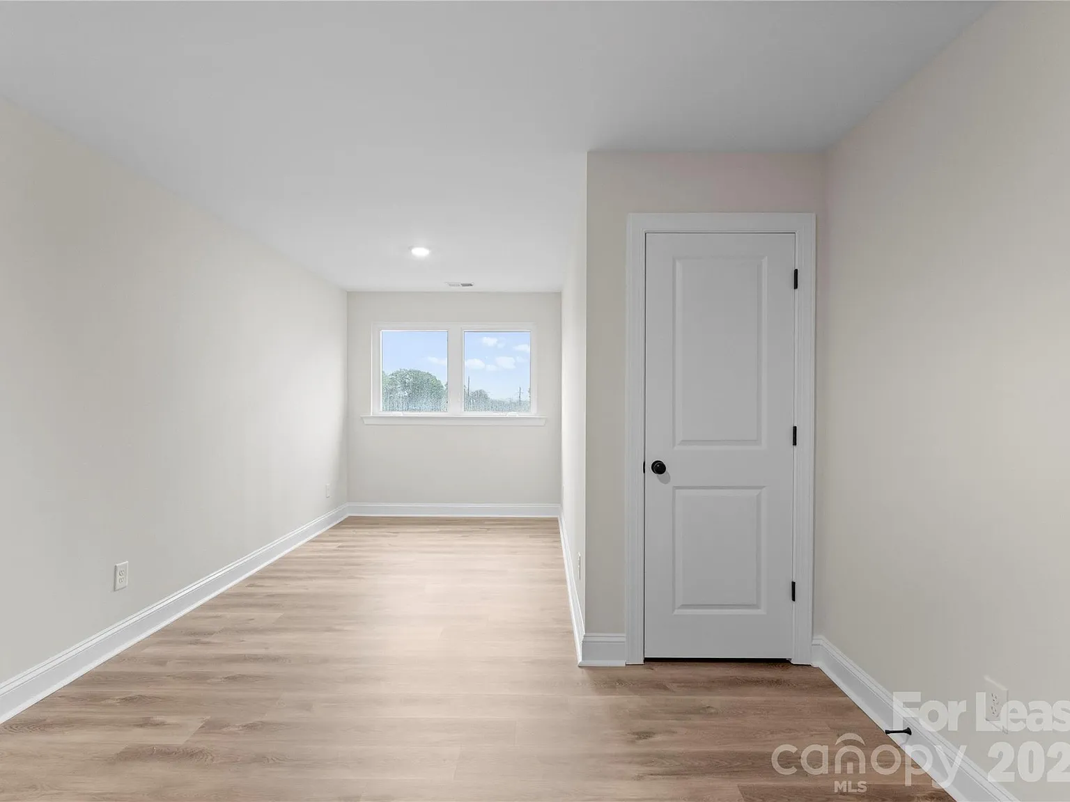3 bed, 3.5 bath, $2,400 — Photo 1