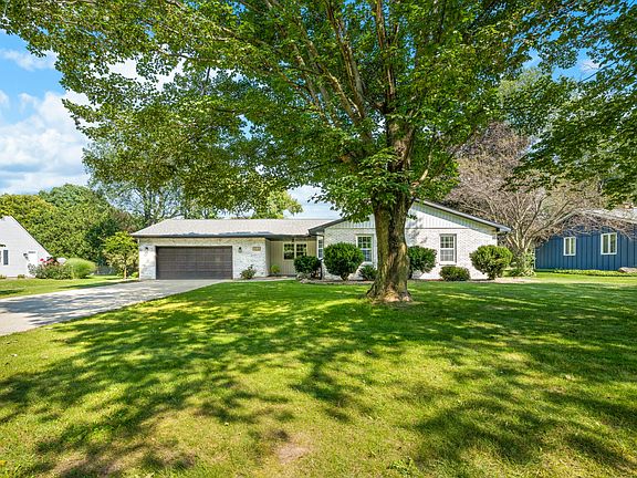 2nd image of 1016 Tomahawk Ln