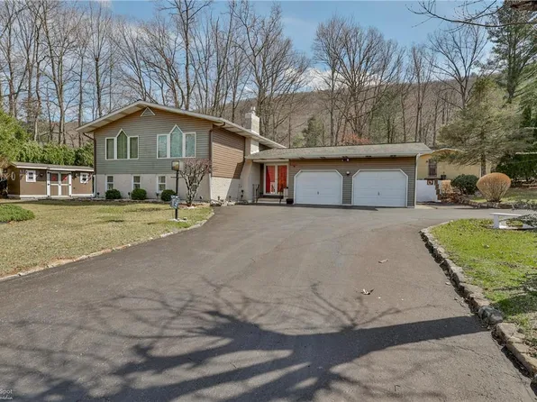 81 Park Ave, Nesquehoning, PA 18240