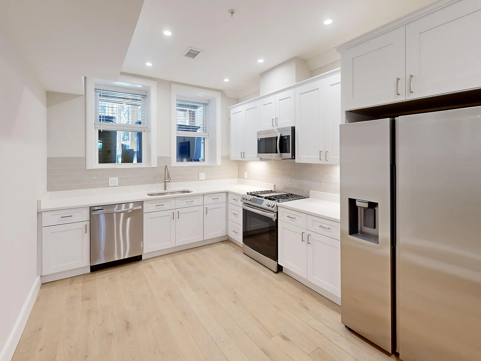 4 bed, 1200 sqft, $5,150 — Photo 1