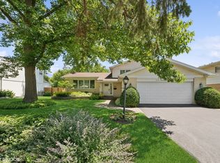 2795 Appletree Ln, Northbrook, IL 60062