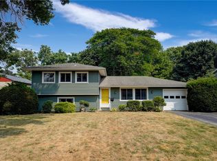 24 Sandstone Dr, Rochester, NY 14616