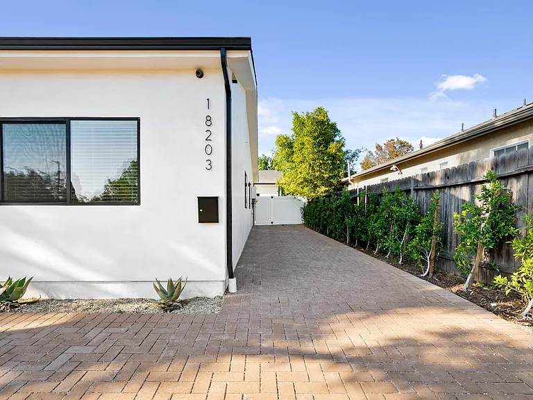 18203 Sunburst St — Photo 6
