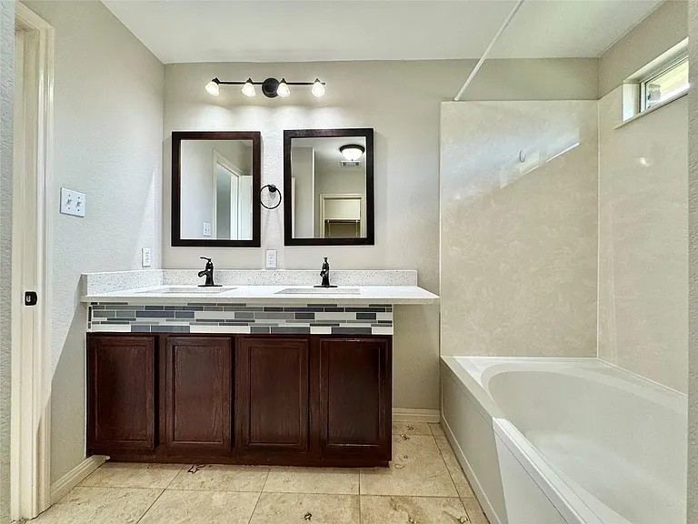 204 Woodley Rd — Photo 28
