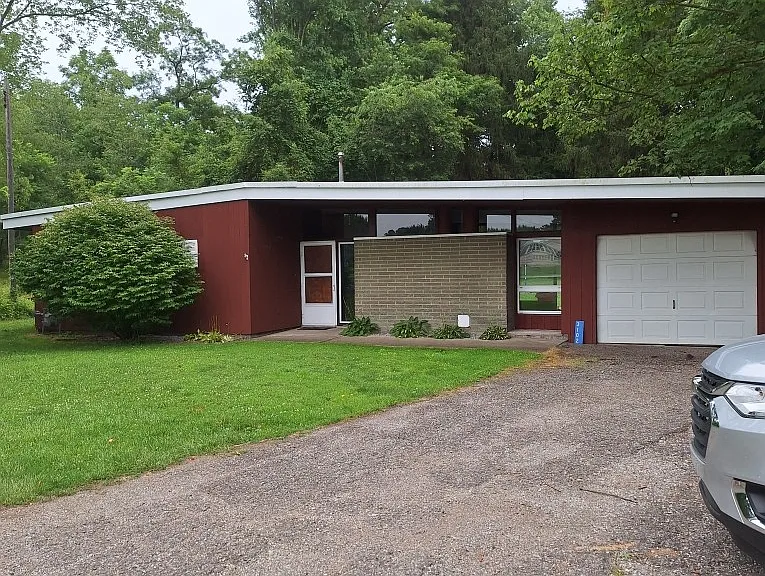 3102 Saranac Dr — Photo 1
