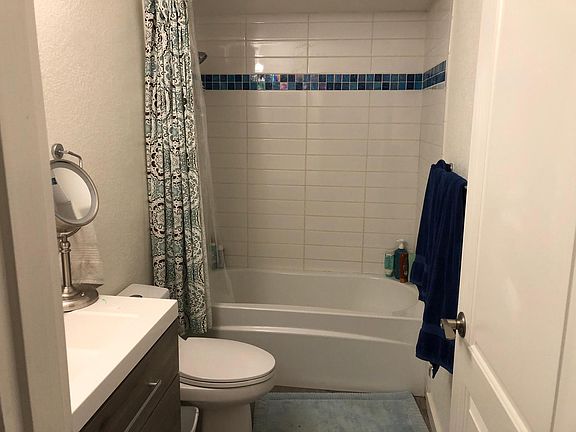 Bathroom across the hall from BR#1