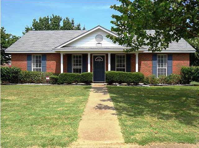 1st image of 1060 Hidden Meadow Dr