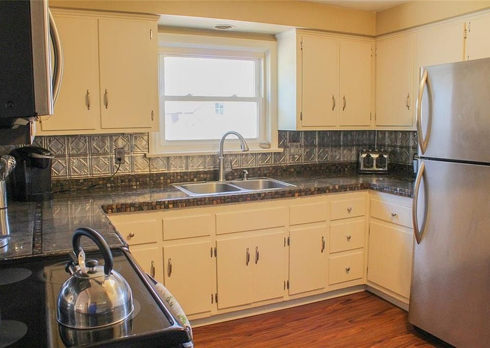 2nd image of 70 Lewis St