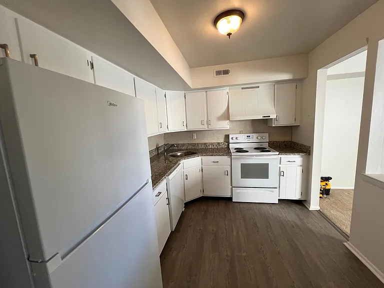 12 Townview Dr — Photo 3