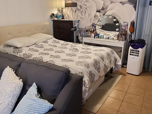 3rd image of 1470 Astor Ave #1