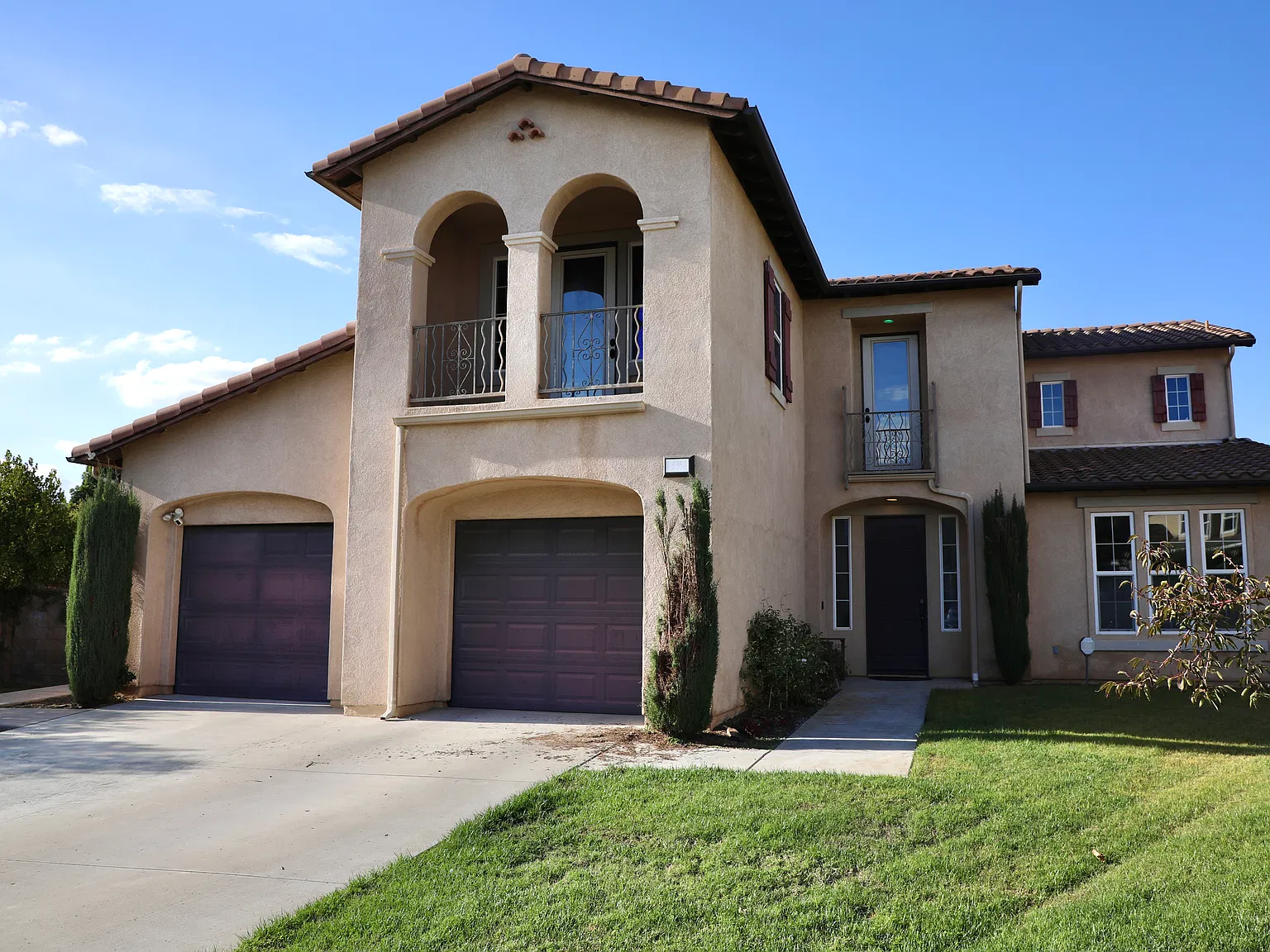 5 bed, 4.5 bath, 4158 sqft, $4,300 — Photo 1
