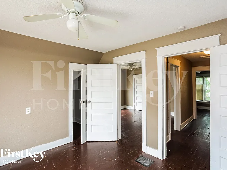 2418 Norton Ave — Photo 9