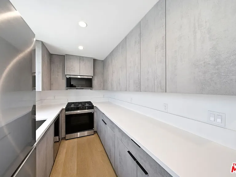 333 6th Ave #D — Photo 7