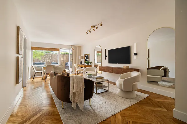 Living room, photo 1