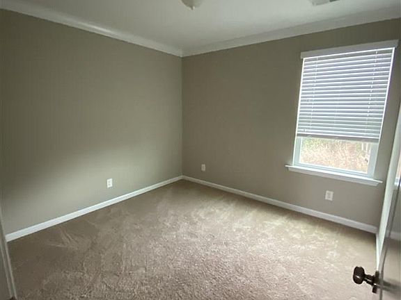 4th image of 623 Pauline Ln