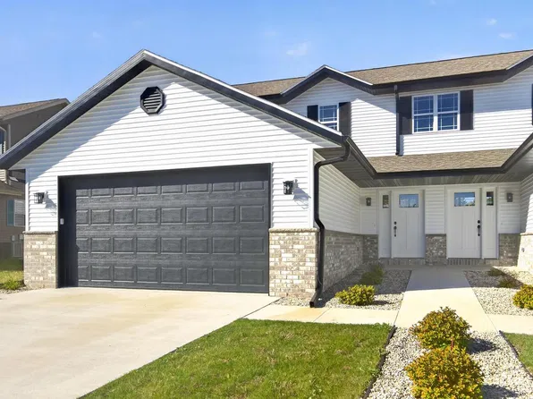 1334 Legion CIRCLE, West Bend, WI 53090