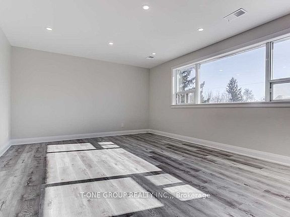 3rd image of 60 Rockport Cres #3